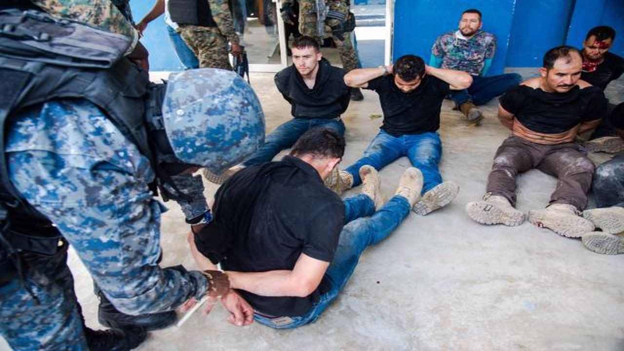 Aranan zanlı Havalimanı'nda gözaltına alındı