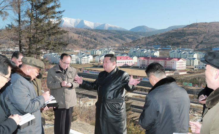 Kuzey Kore Lideri Kim, proje şehri Samjiyon'da - Sayfa 1