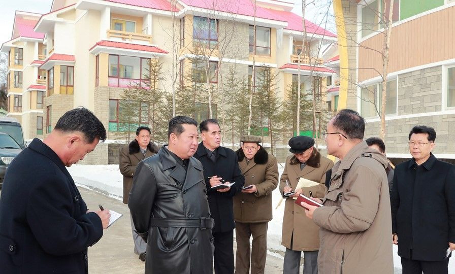 Kuzey Kore Lideri Kim, proje şehri Samjiyon'da - Sayfa 7