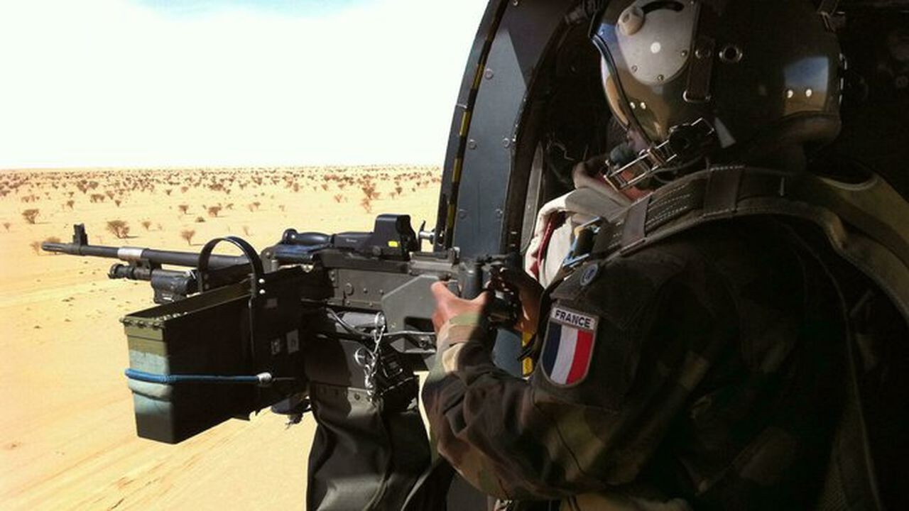 Mali'deki askeri üssünü orduya teslim etti