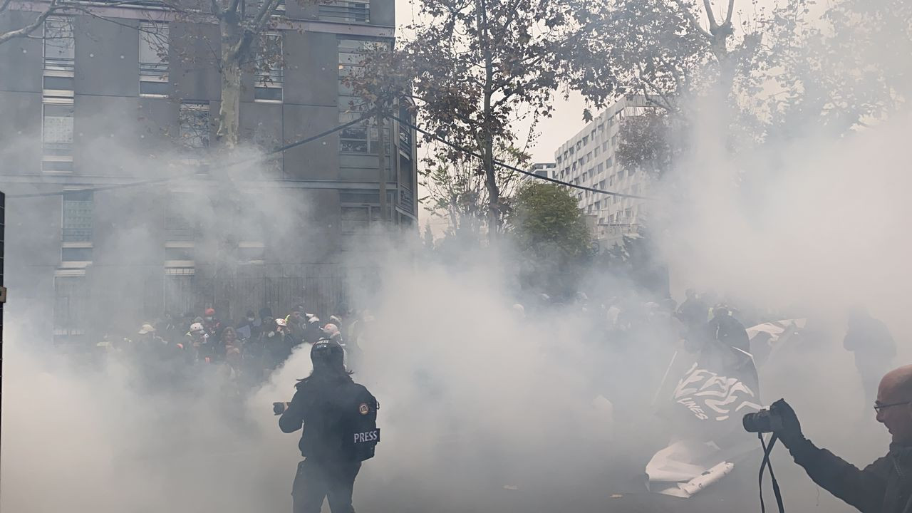 Fransa'da sarı yeleklilerin gösterilerinin 3. yılında şiddet olayları yaşandı - Sayfa 5