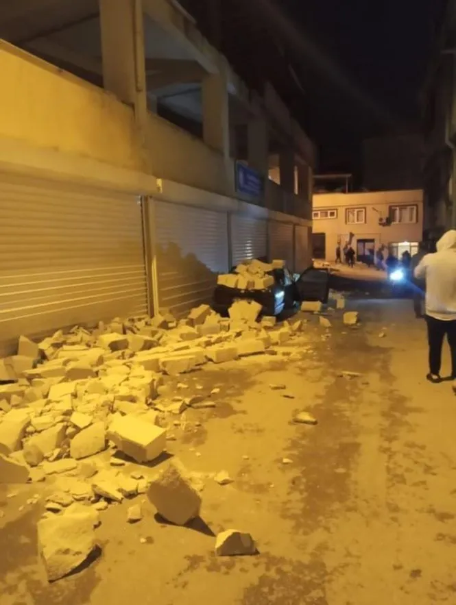 Bursa'da lodos binanın duvarını yıktı