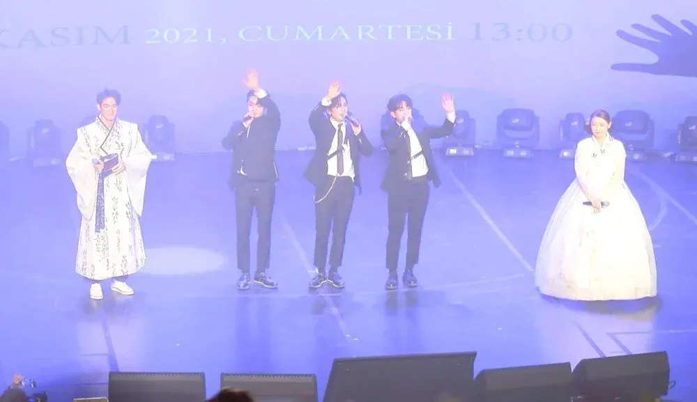 Güney Koreli K-Pop grubu A.C.E İstanbul'da konser verdi
