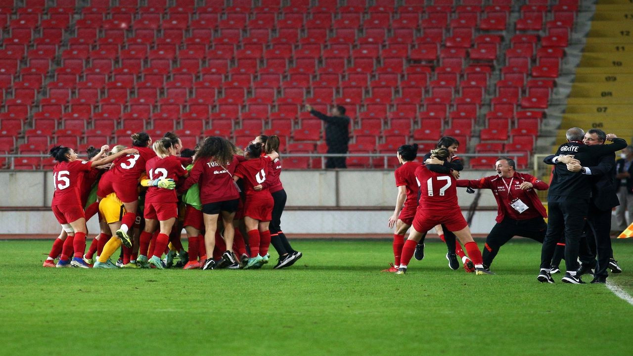 Turkiye 0-2 geriye düştüğü İsrail'i 3-2 yendi