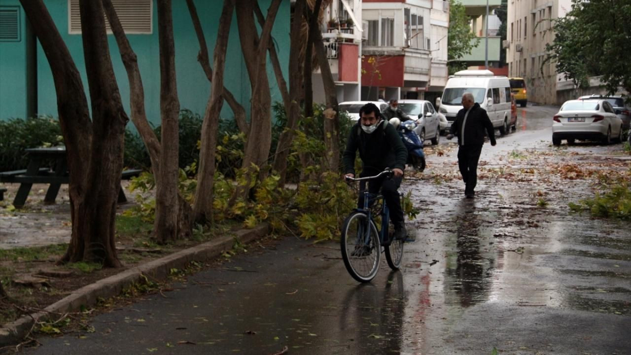 Fırtına ve şiddetli rüzgar hayatı olumsuz etkiledi - Sayfa 4