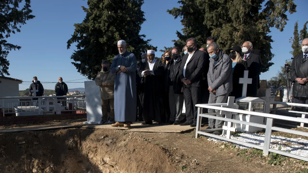 Selanik'te bulunan Müslümanlara ait naaşlar yeniden defnedildi.