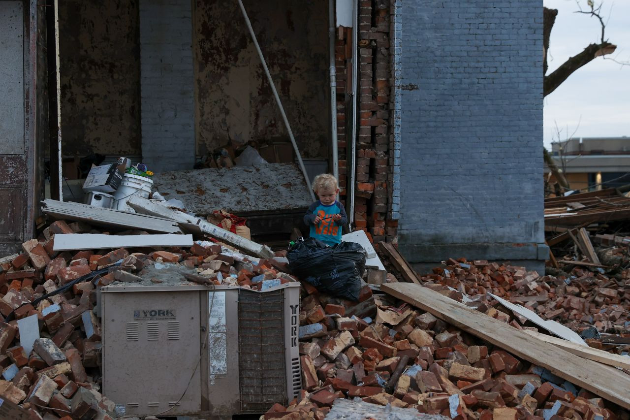 Hortumun neden olduğu yıkım havadan görüntülendi - Sayfa 6