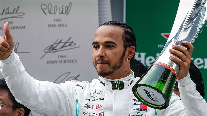 F1 pilotu Lewis Hamilton şövalyelik nişanı aldı - Sayfa 1