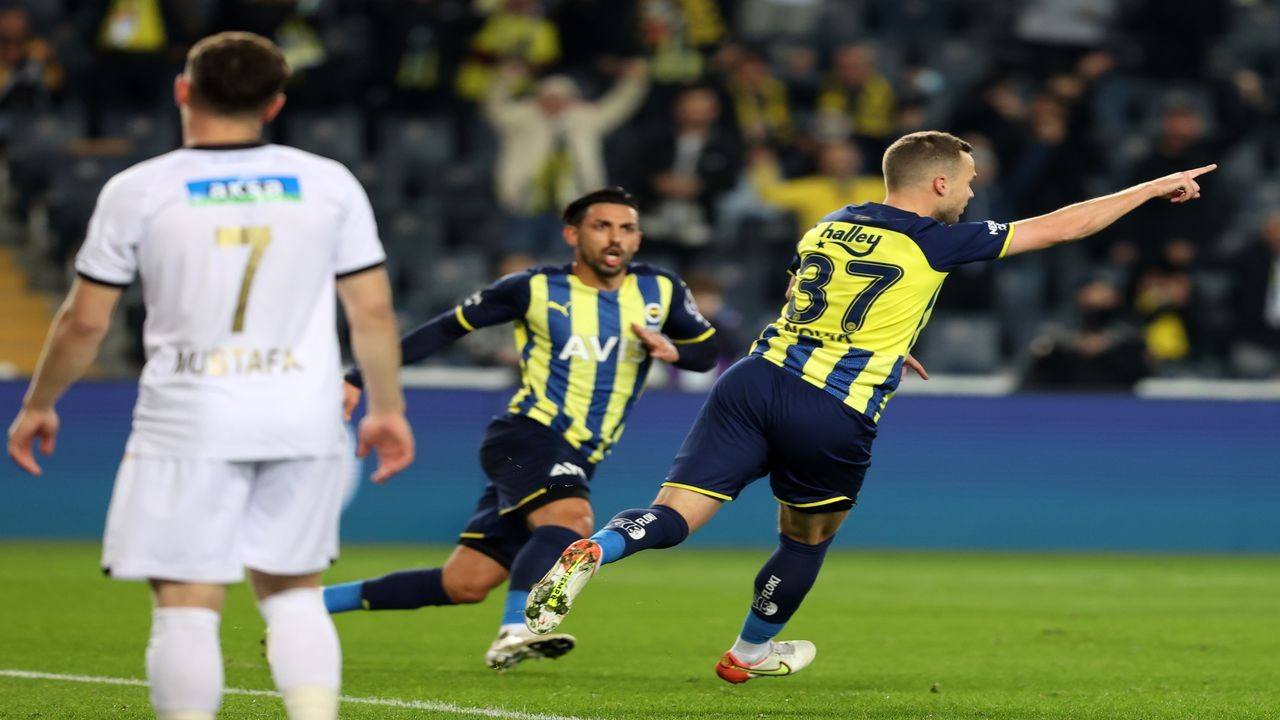 Fenerbahçe, Lig'de 3 maç sonra galibiyet elde etti