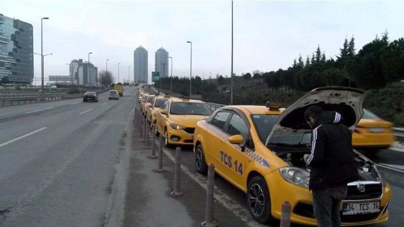 İstanbul'da taksimetre kuyruğu - Sayfa 1