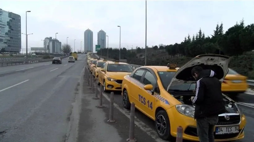 İstanbul'da taksimetre kuyruğu