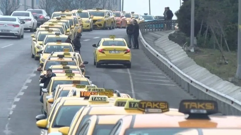 İstanbul'da taksimetre kuyruğu