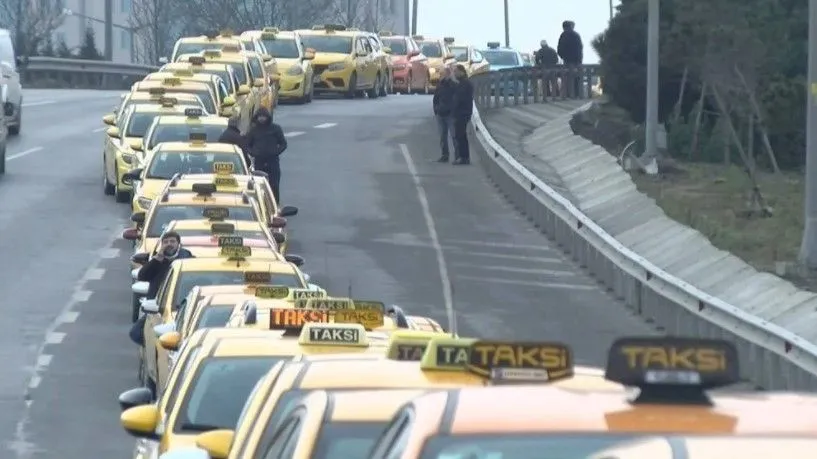 İstanbul'da taksimetre kuyruğu