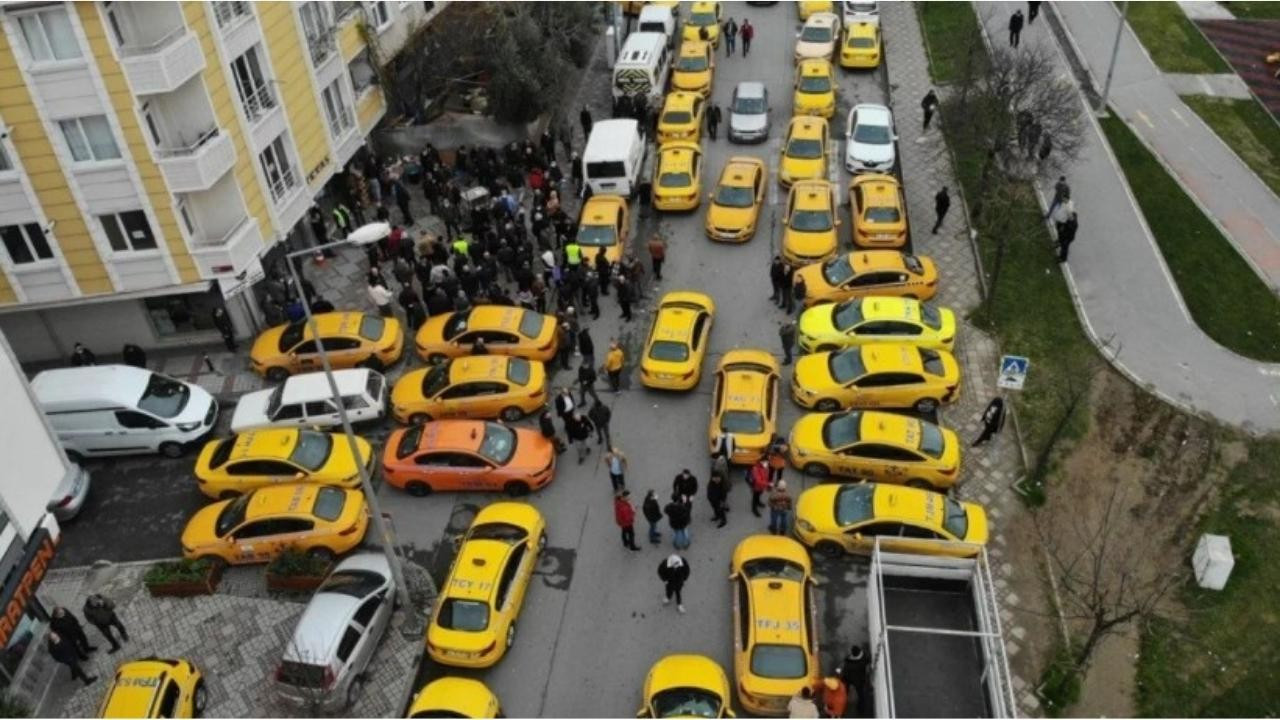 İstanbul'da taksimetre kuyruğu