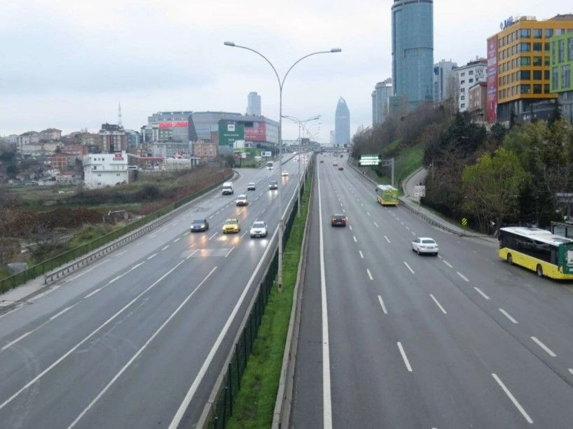 Yılın ilk günü İstanbul'da yollar boş kaldı - Sayfa 1