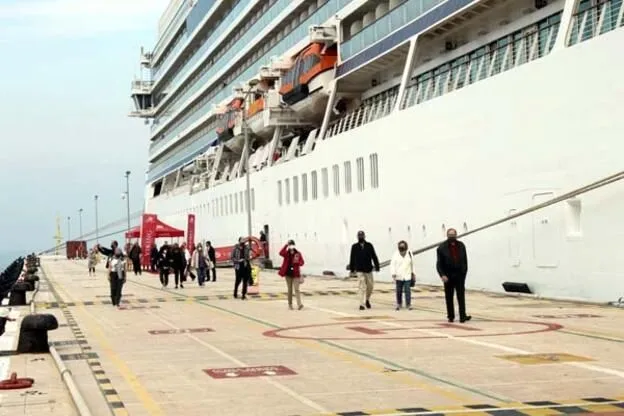 Yılın ilk kruvaziyer gemisi, 351 yolcu ile geldi