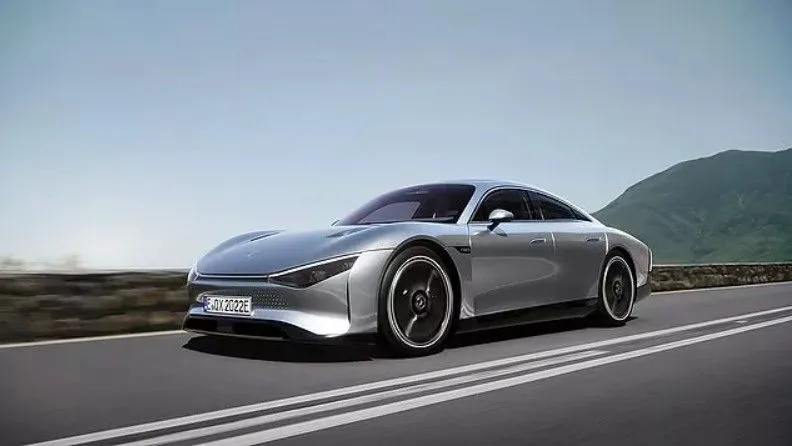Mercedes'in yeni elektrikli aracında Türk Tasarımcı Cemal Kuruş imzası