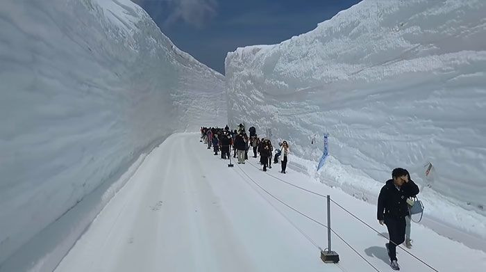 Japonya'da kar yağışı hayatı felç ediyor - Sayfa 13