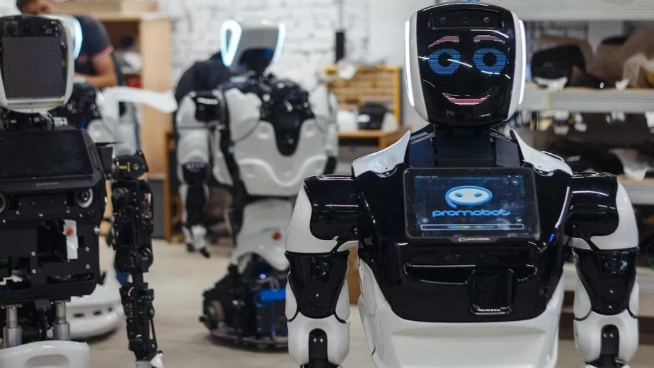 Rusya'da insansı robotlar AVM’lerde çalışacak