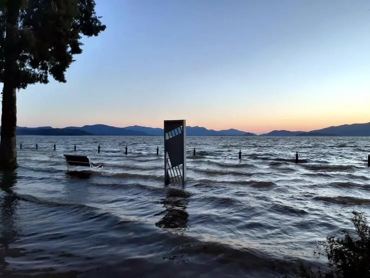 Köyceğiz Gölü taştı, restoranlar su altında kaldı