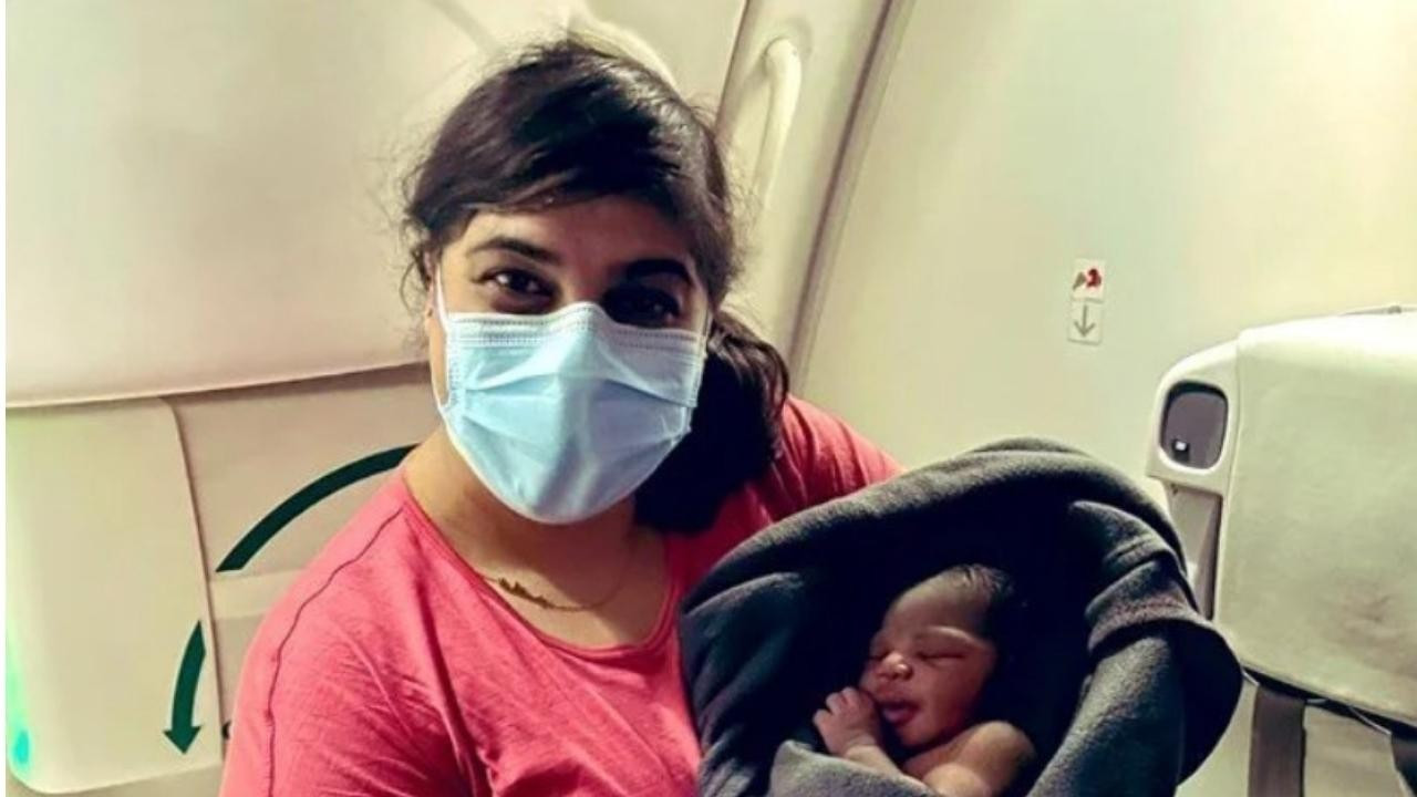 Kanadalı doktor uçuş sırasında doğum yaptırdı