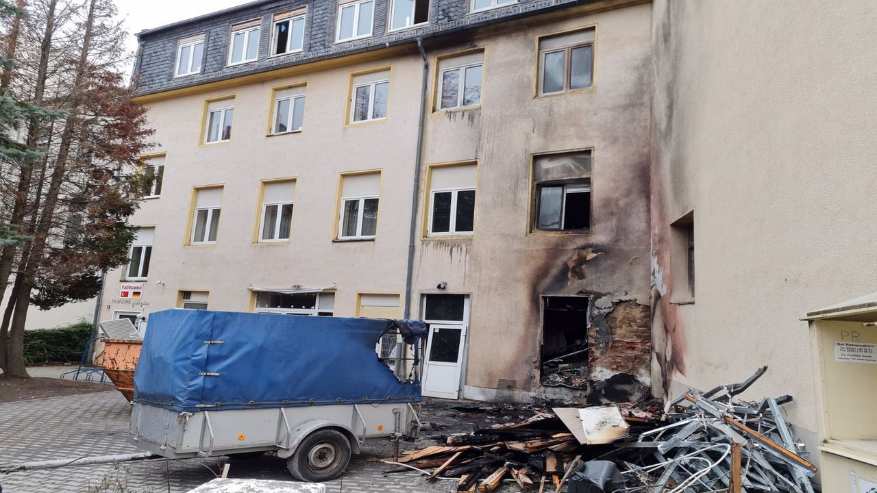 Almanya'da cami avlusundaki yangında kundaklama şüphesi