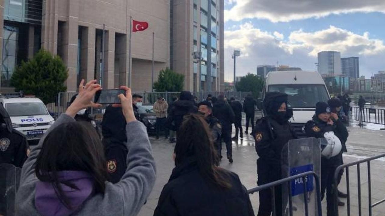 Çağlayan Adliyesi önünde polise bıçaklı saldırı