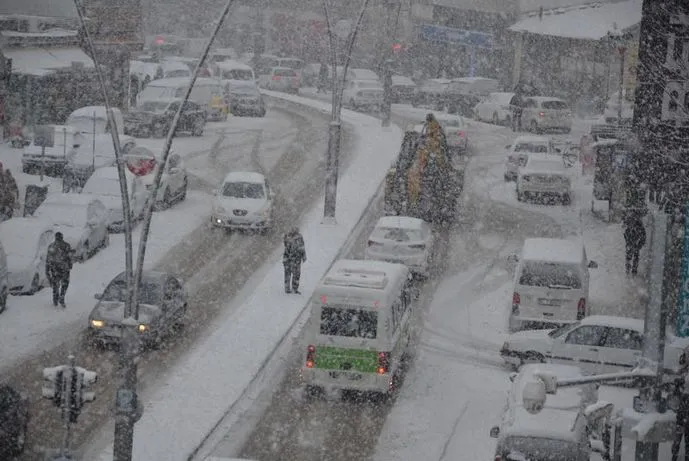 Birçok il ve ilçede eğitime kar engeli