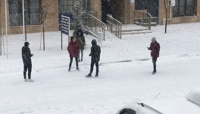 Birçok il ve ilçede eğitime kar engeli