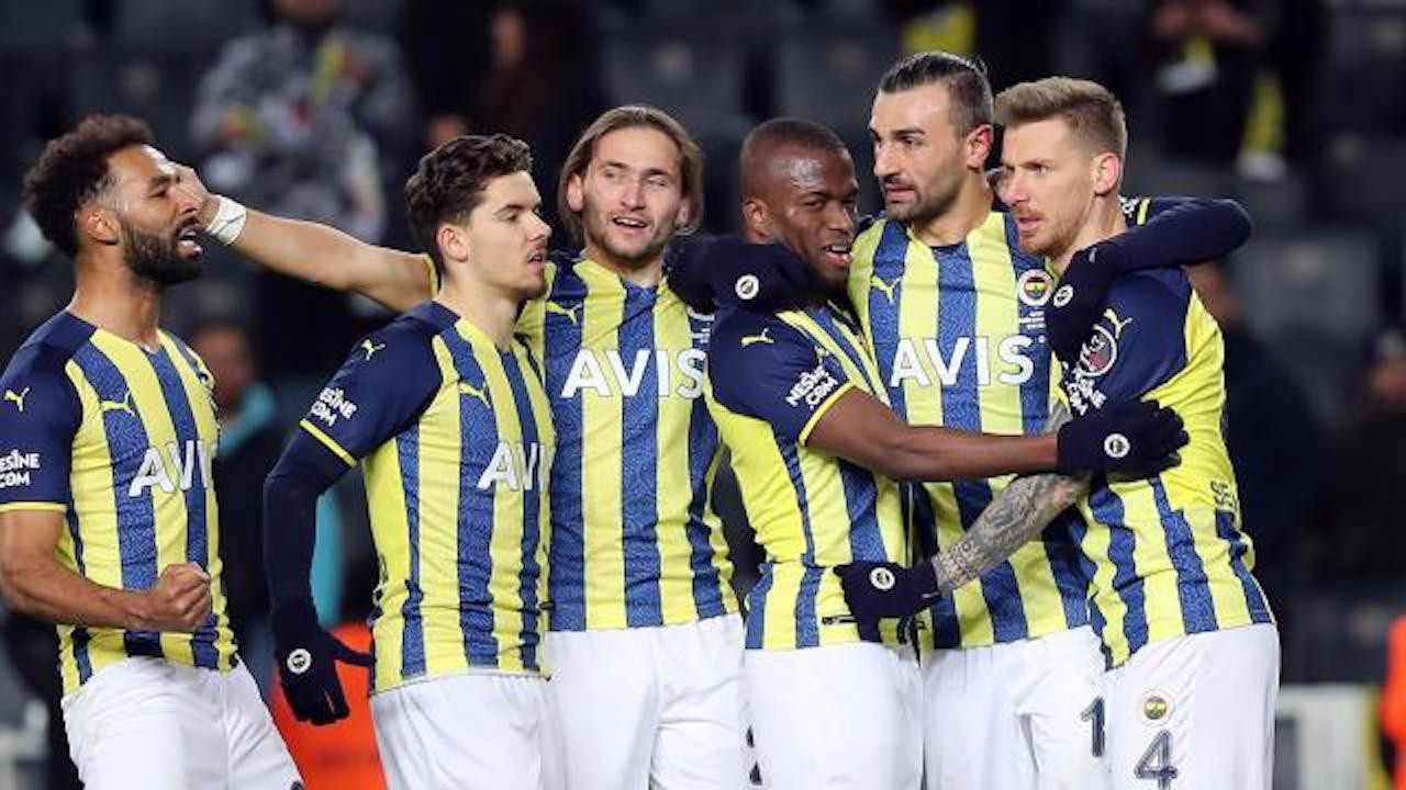 Fenerbahçe Altay'ı 2-1 ile geçti