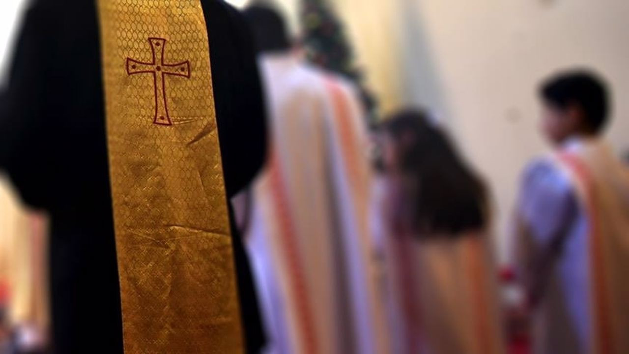 Katolik Kilisesi için 214 cinsel istismar şikayeti