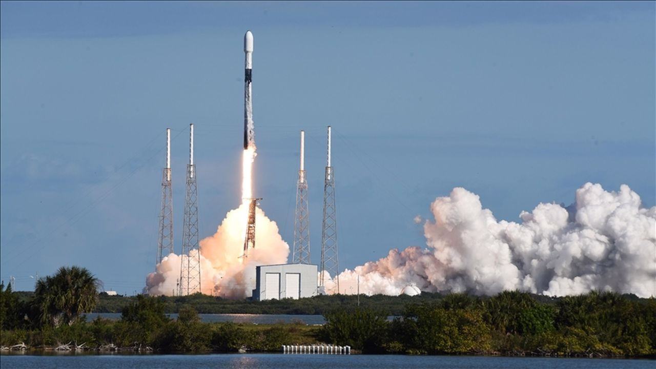 SpaceX, yeni uzay aracının adını belirledi