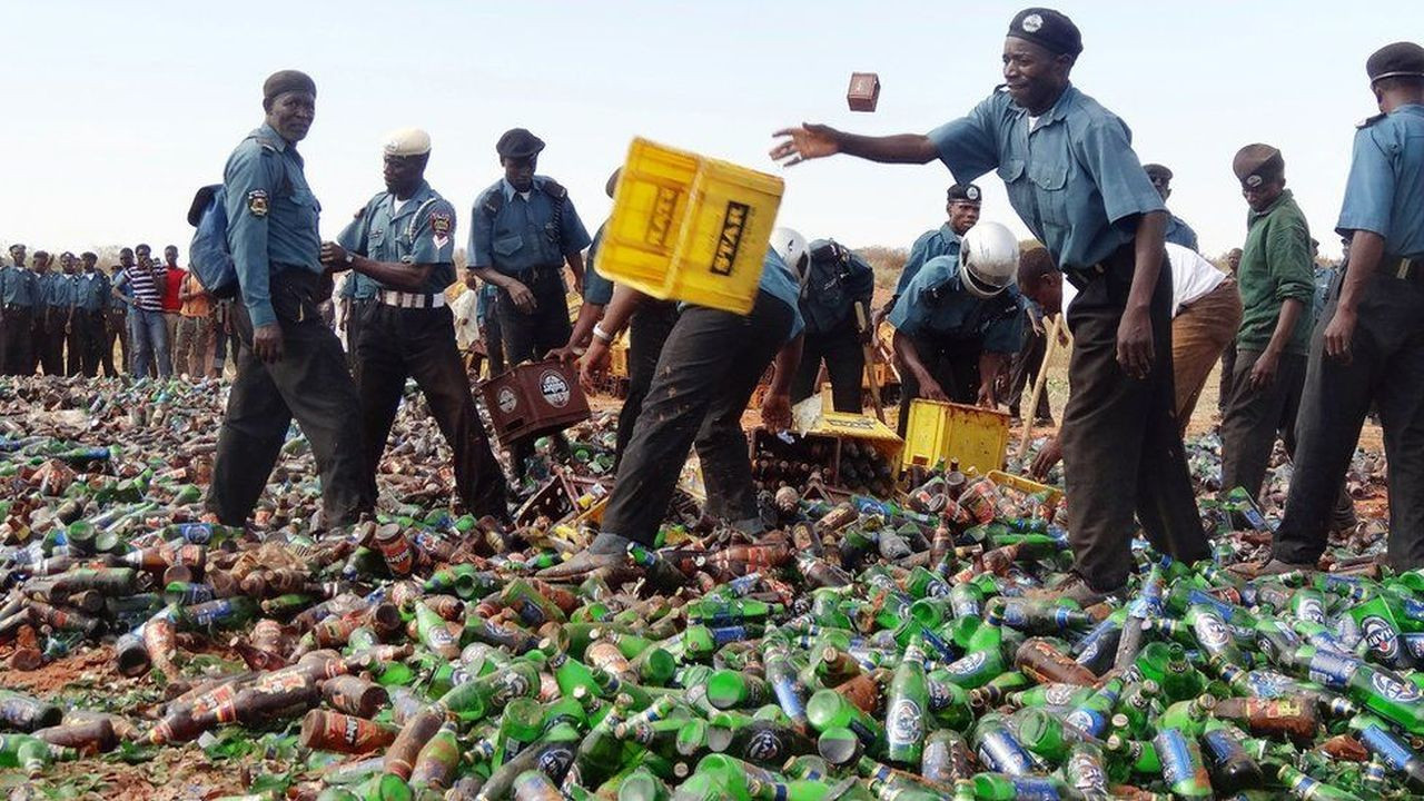 Nijerya'da 4 milyon şişe bira imha edildi