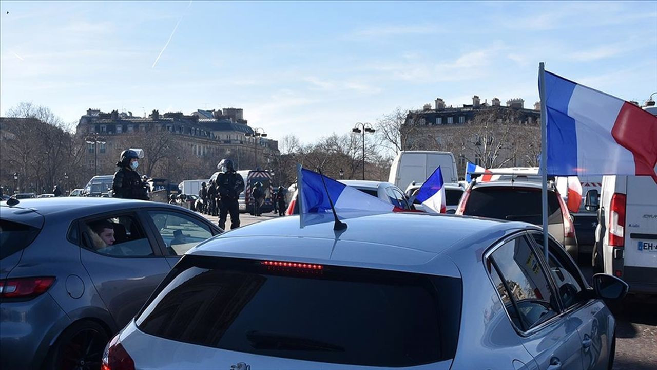 Özgürlük Konvoyu Paris'in merkezine  girdi