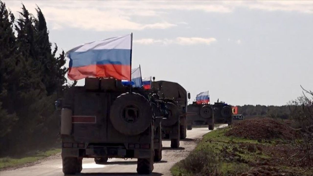 Rus askeri konvoyu Donbas'a ilerliyor