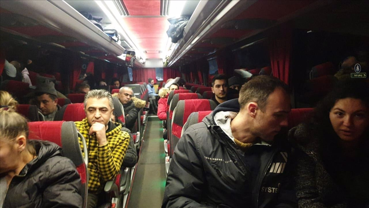 Ukrayna'dan otobüslerle tahliyesine başlandı