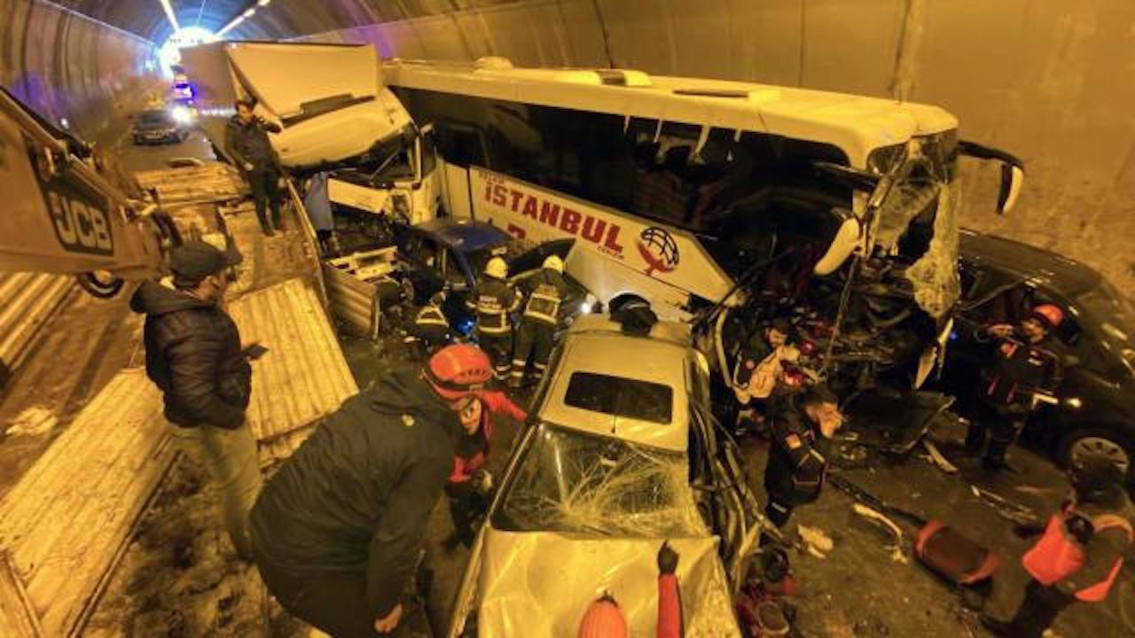 Bolu Dağı Tüneli'ndeki zincirleme trafik kazası