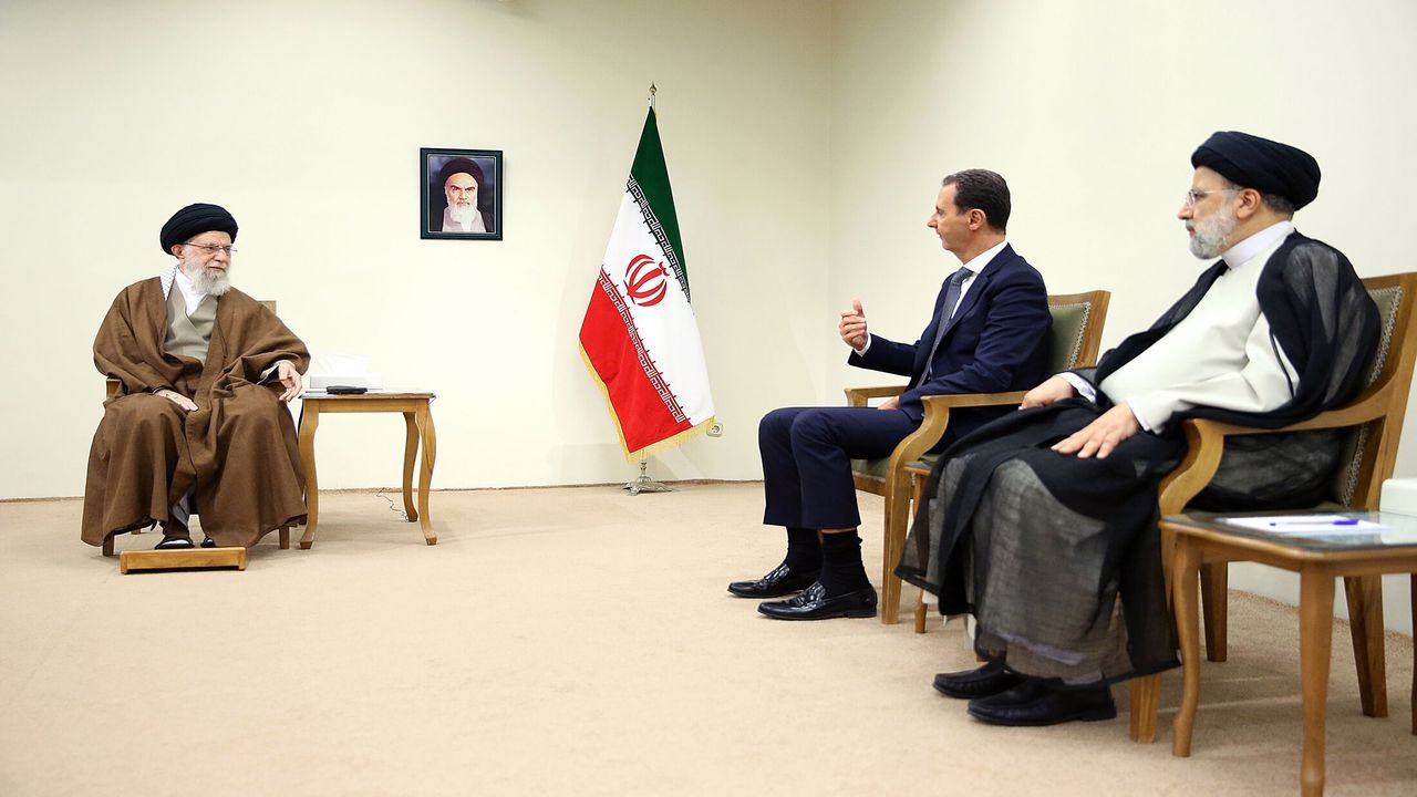 Tahran'da İran lideri Hamaney ile bir araya geldi