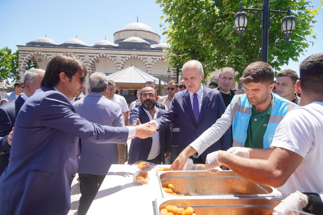 Diyarbakır Numan Kurtulmuş'u bağrına bastı - Sayfa 13