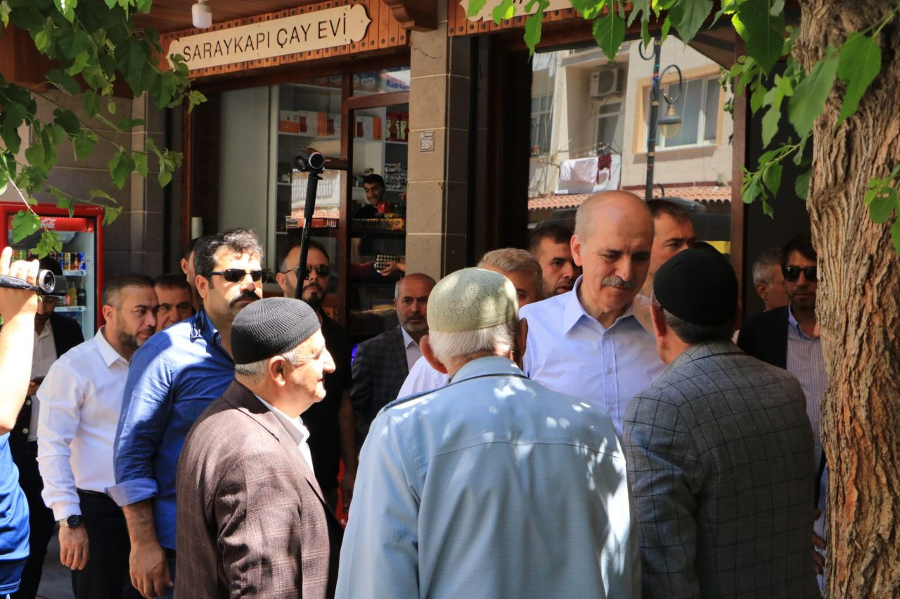 Diyarbakır Numan Kurtulmuş'u bağrına bastı - Sayfa 16