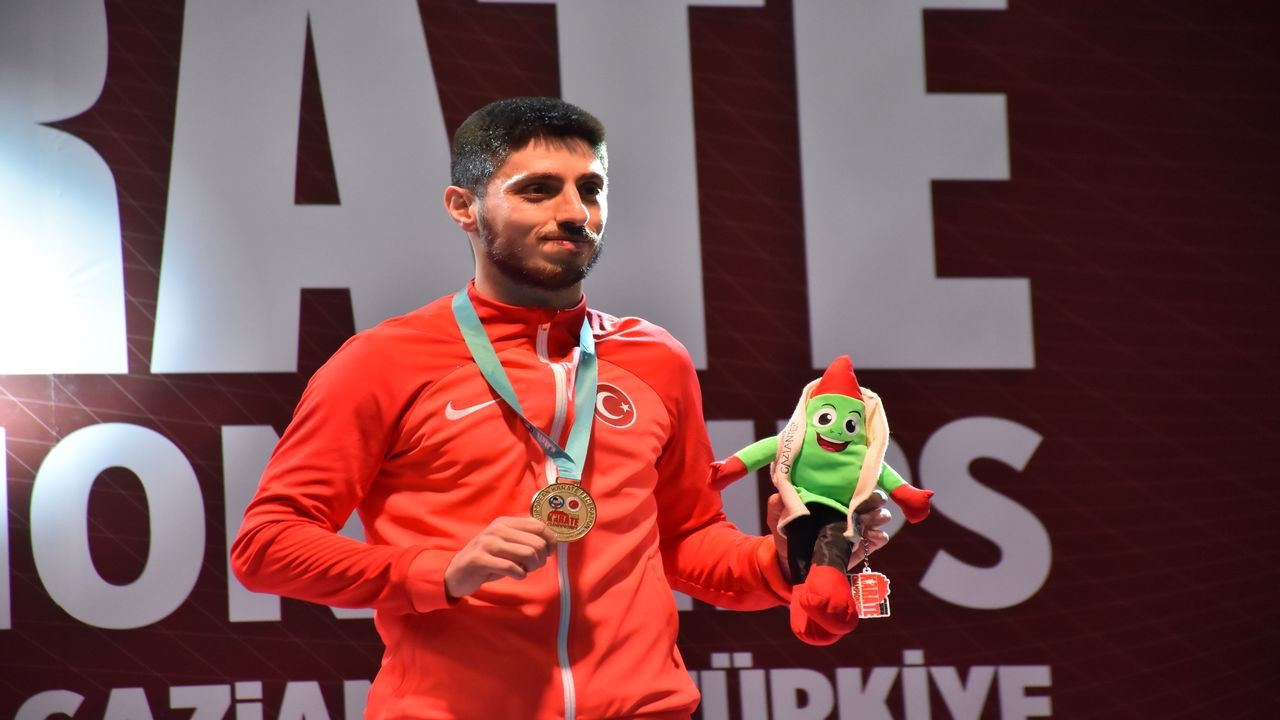 Erman Eltamur, altın madalya kazandı