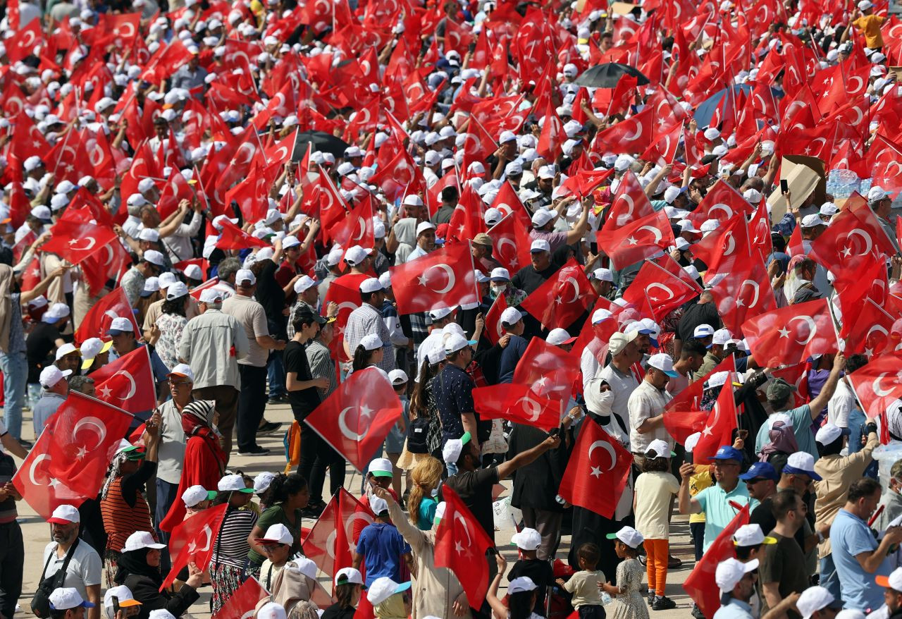 Atatürk Havalimanı Millet Bahçesi'nde ilk fidanlar bu görüntülerle atıldı. - Sayfa 15