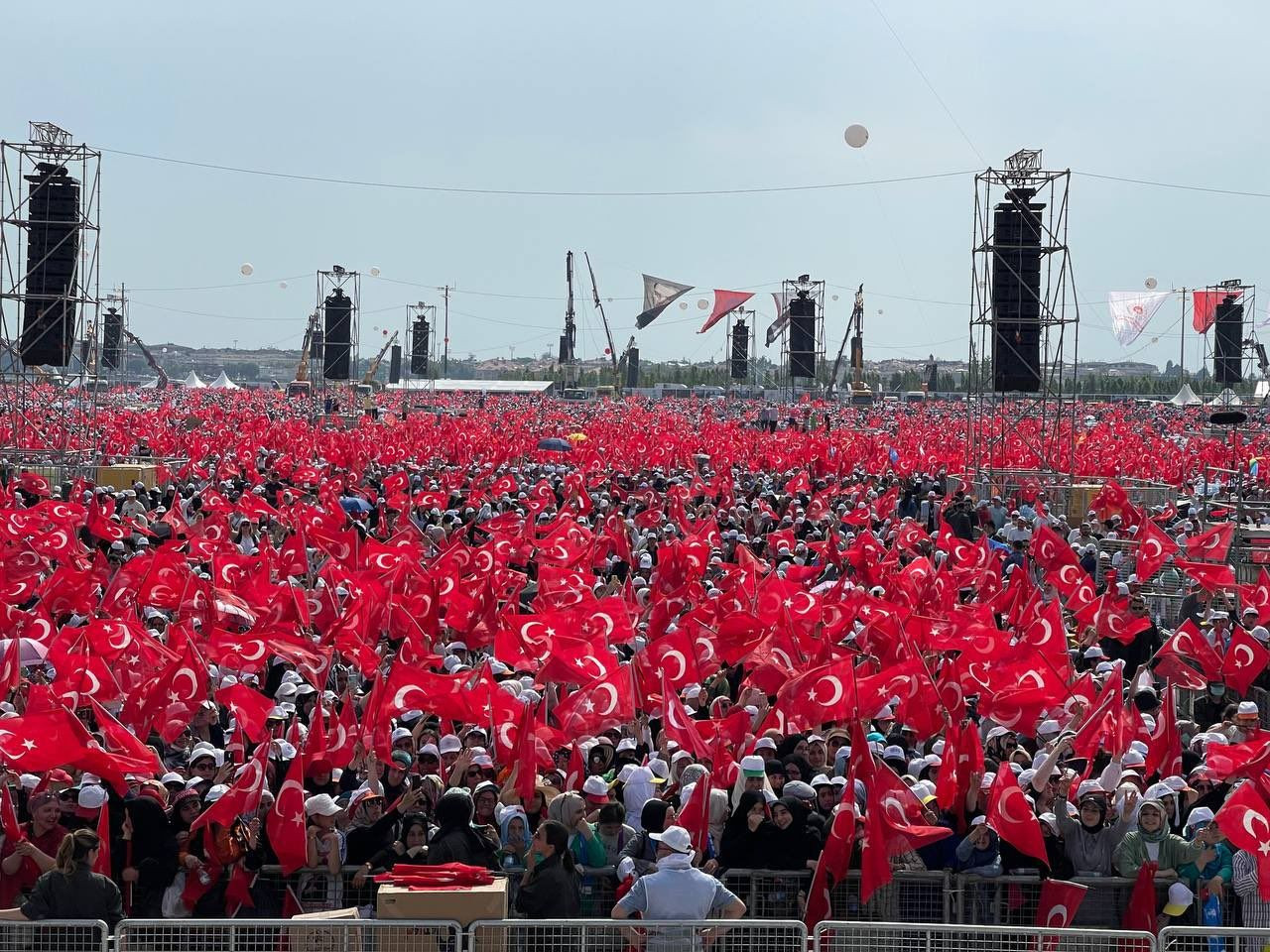 Atatürk Havalimanı Millet Bahçesi'nde ilk fidanlar bu görüntülerle atıldı. - Sayfa 13