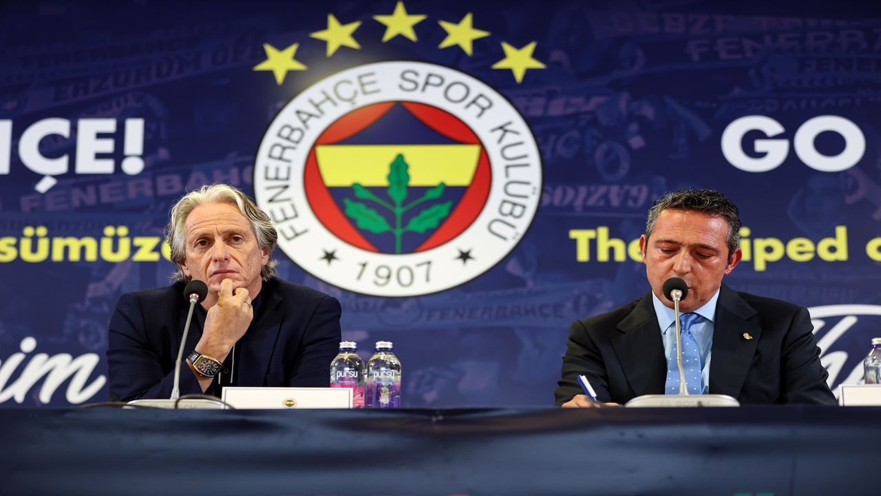 Fenerbahçe Teknik Direktörü Jesus'un imza töreni