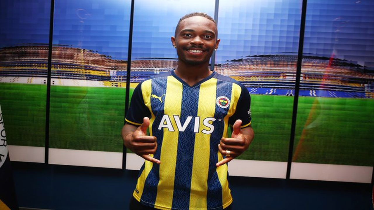 Fenerbahçe Henrique ile 4 yıllık sözleşme imzaladı