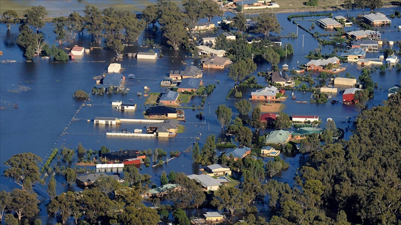 Sel felaketinde on binlerce kişiye tahliye emri