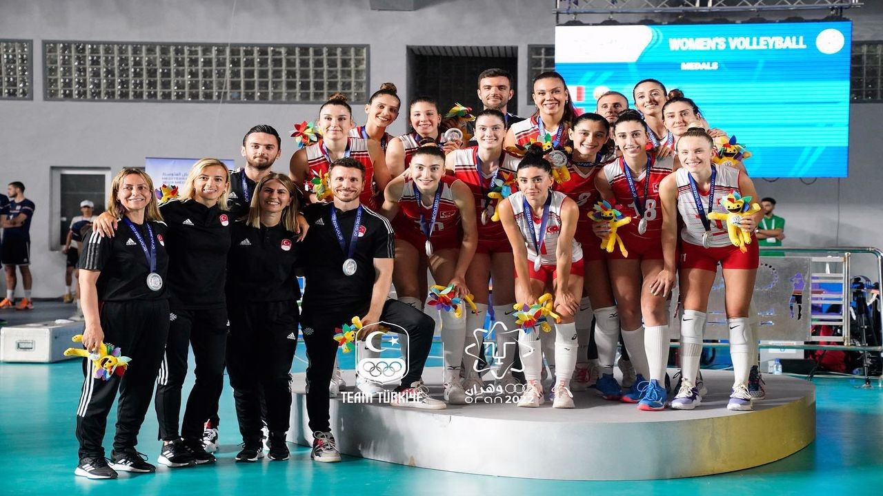 Kadın Milli Voleybol Takımı, gümüş madalya kazandı