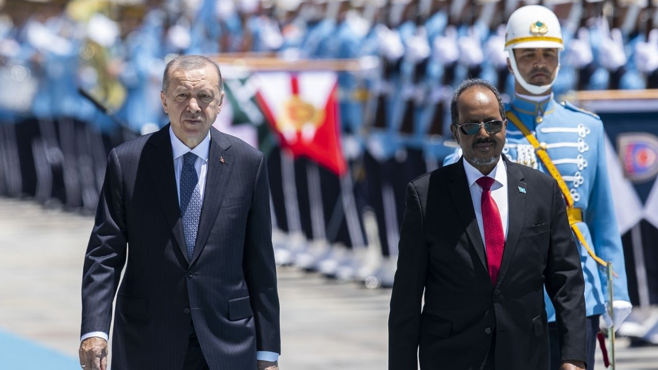 Somali Cumhurbaşkanı Mahmud'a resmi tören!