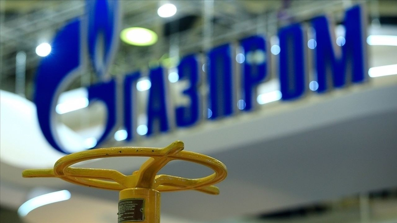 Gazprom'un doğalgaz'da kesintiye gittiğini duyurdu