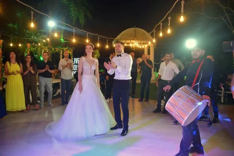Milli voleybolcu Tuğba Şenoğlu düğününden kareler